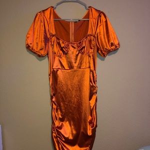 Brunt orange statin ruched body con dress 👗